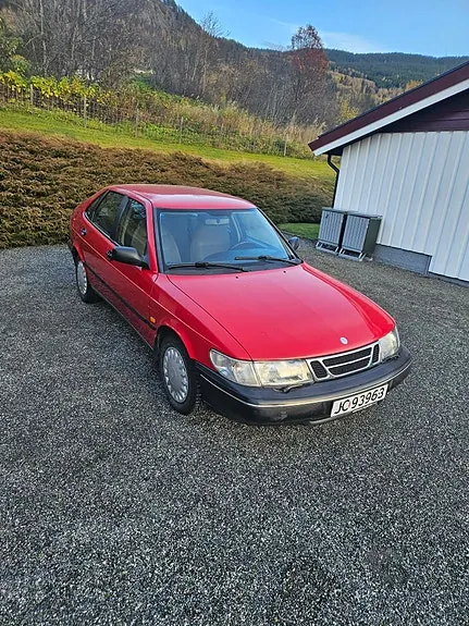 Saab 900