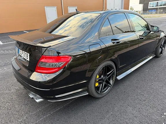 Mercedes-Benz C63 2011 photo 4