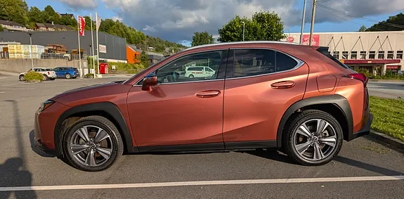 Lexus Ux300E 2026 photo 5