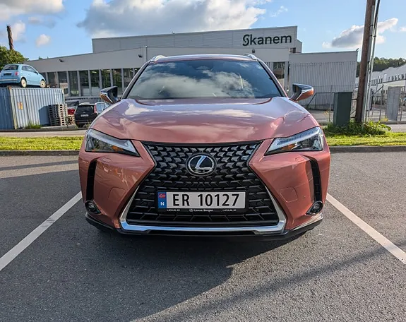 Lexus Ux300E 2026 photo 3