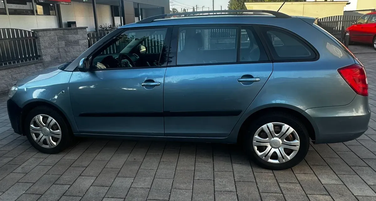 Skoda Fabia 2010 photo 3