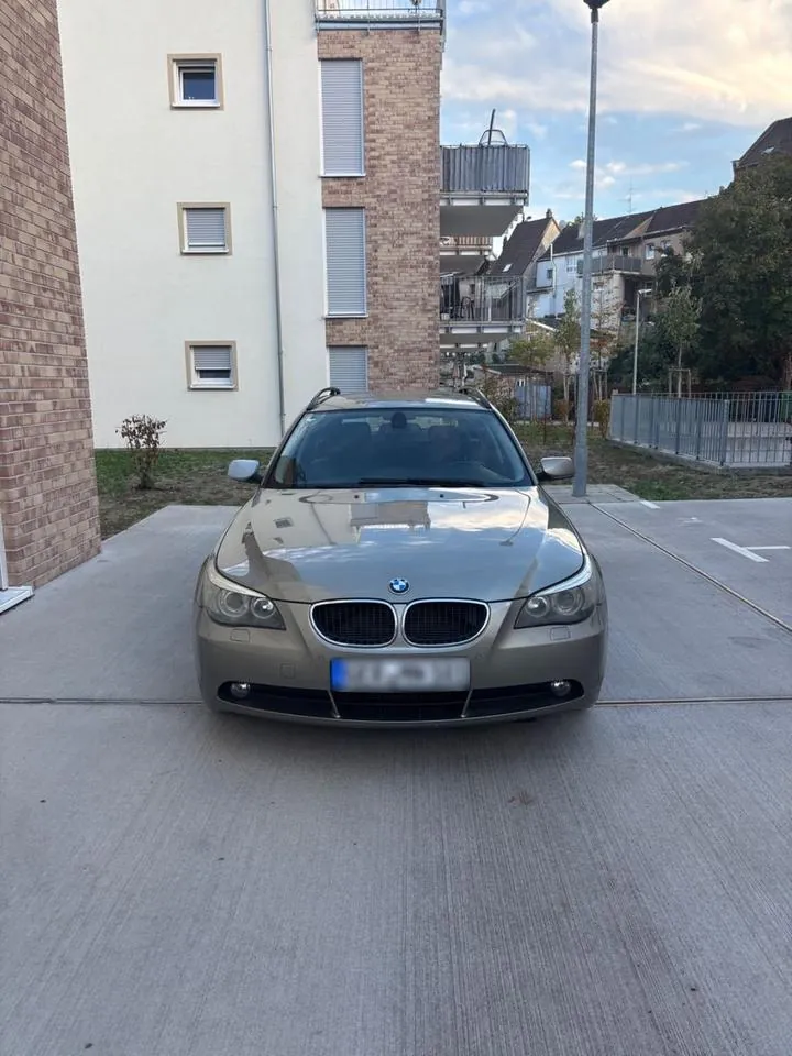 BMW 523I