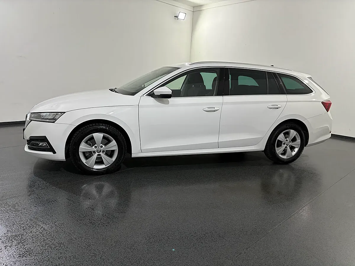 Skoda Octavia 2024 photo 3