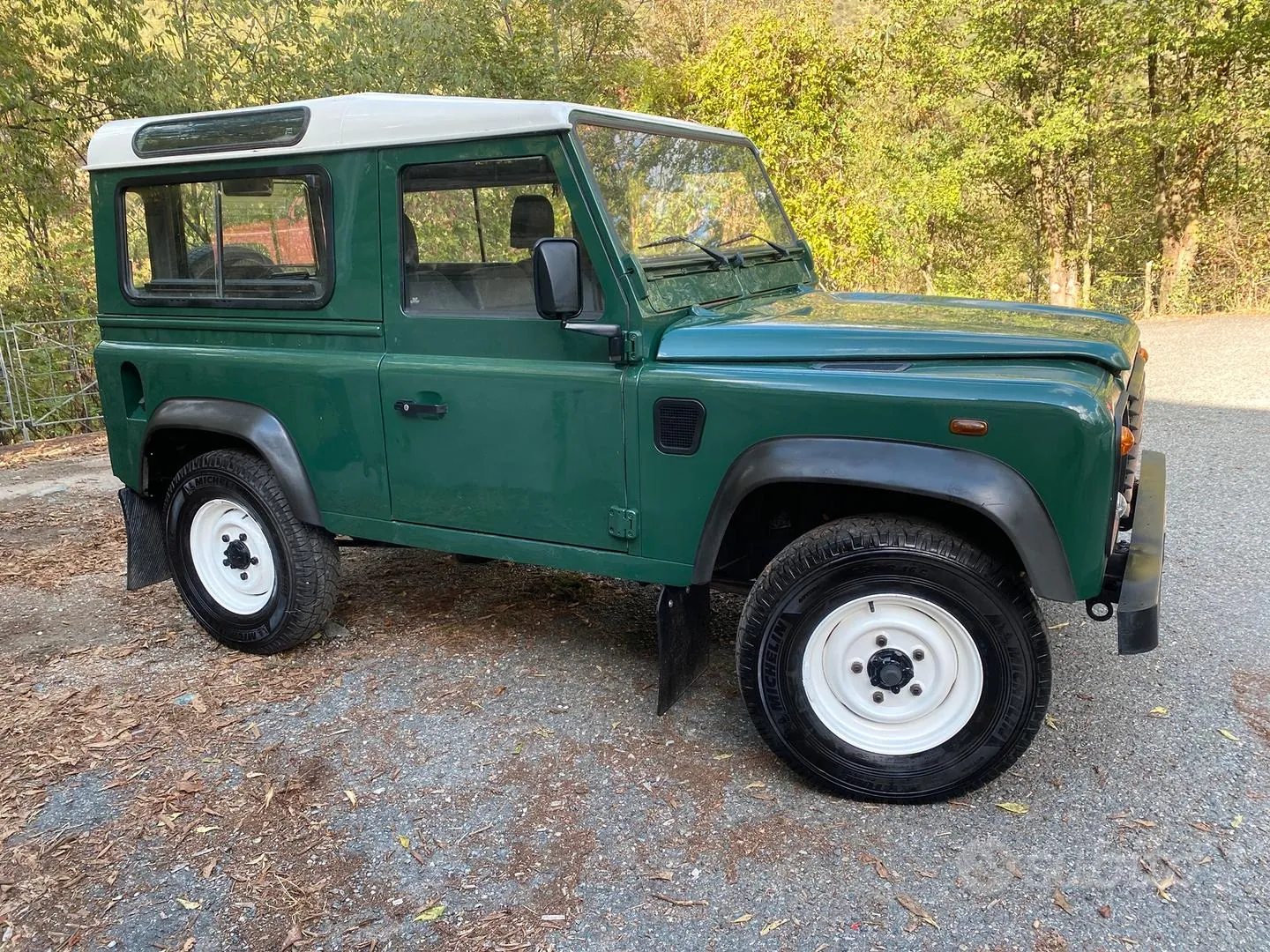 Land Rover Defender 2005 photo 2