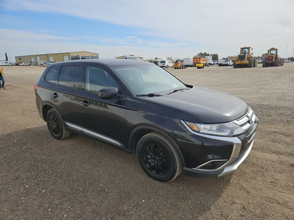 Mitsubishi Outlander 2018 photo 2