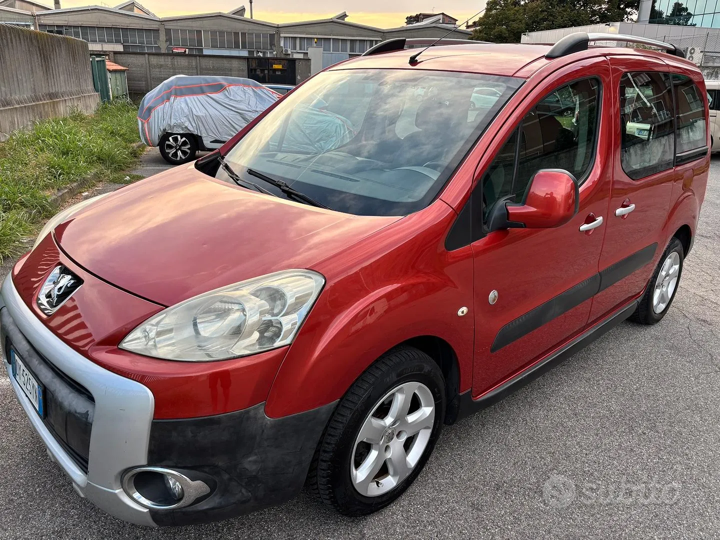 Peugeot Partner 2010 photo 2