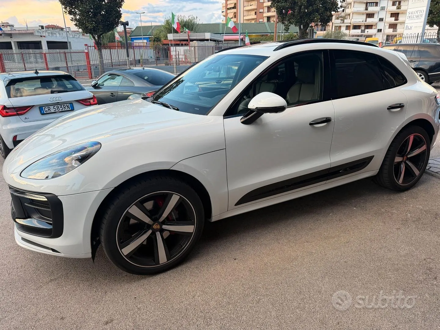 Porsche Macan 2023 photo 2