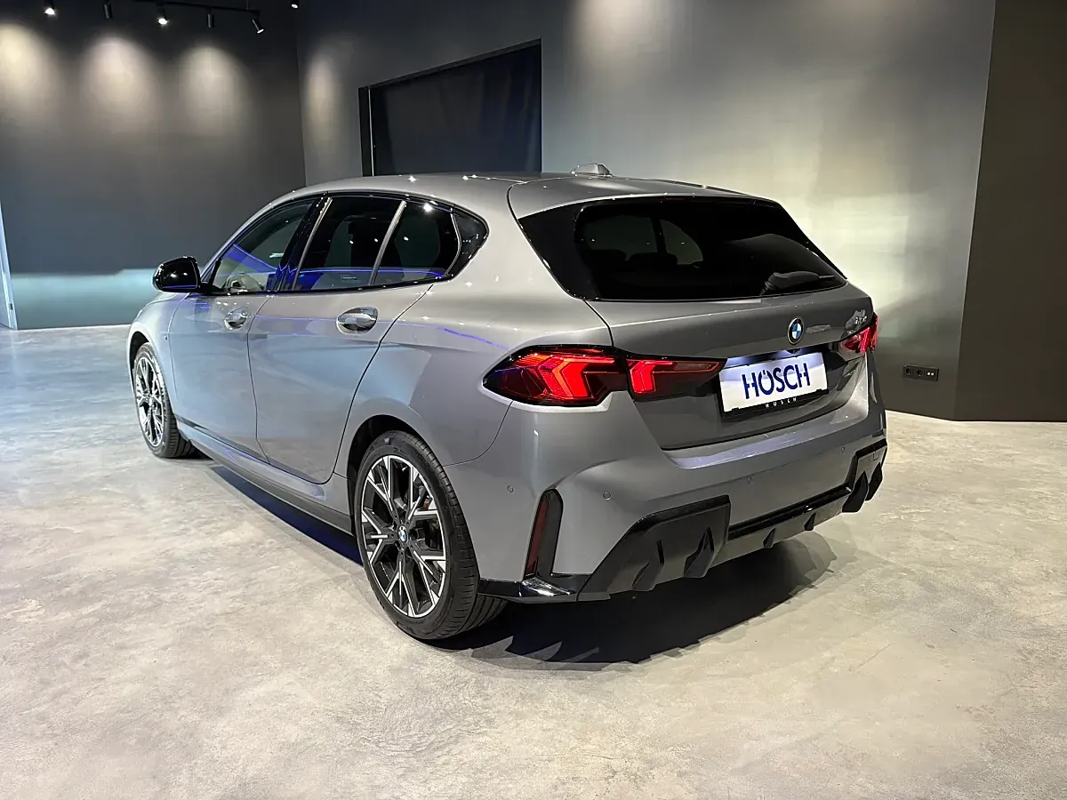 BMW 1 Series 2024 photo 3