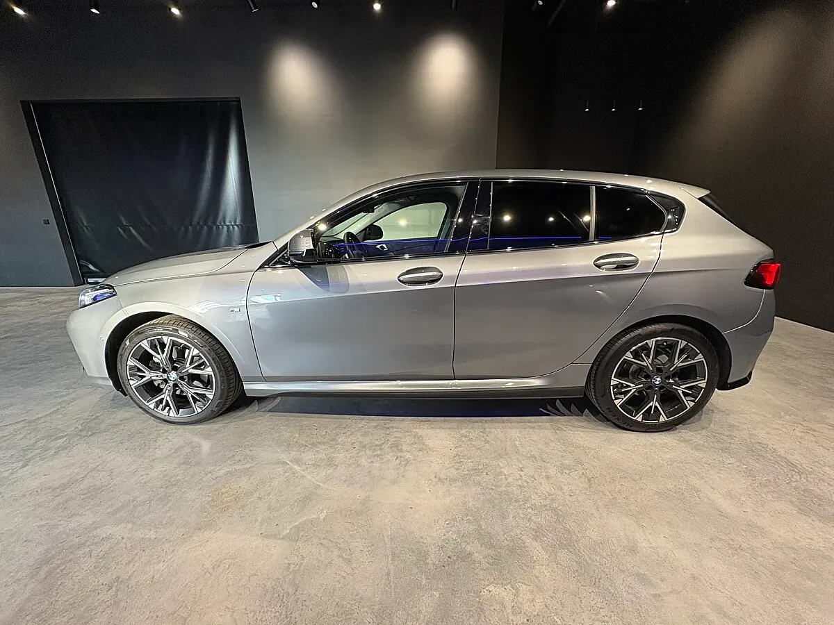 BMW 1 Series 2024 photo 2