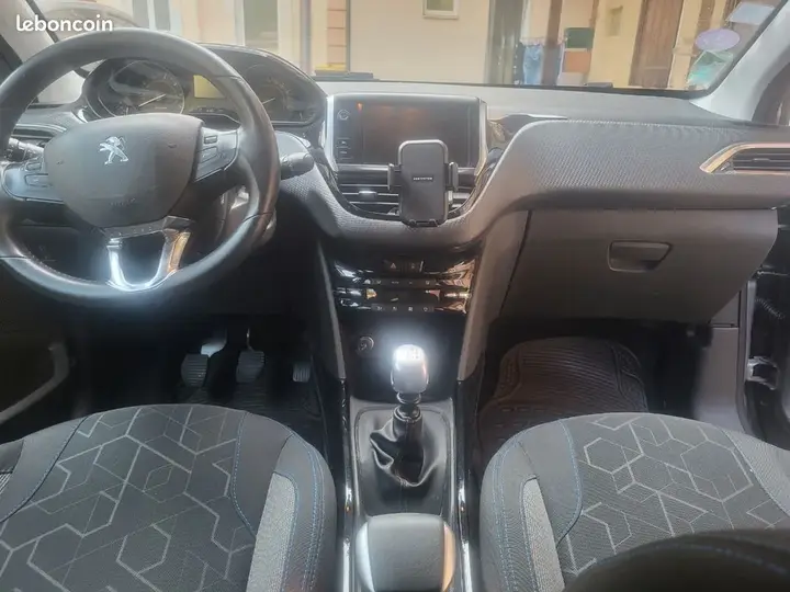 Peugeot 2008 2019 photo 3