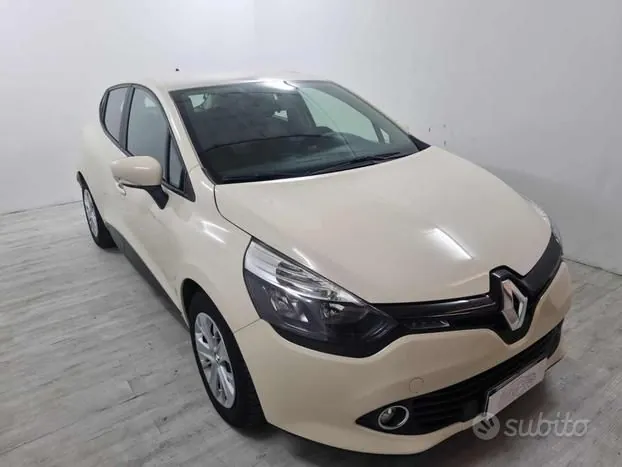 Renault Clio 2015 photo 2