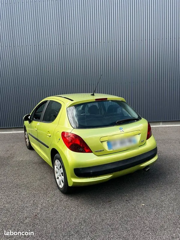 Peugeot 207 2009 photo 2