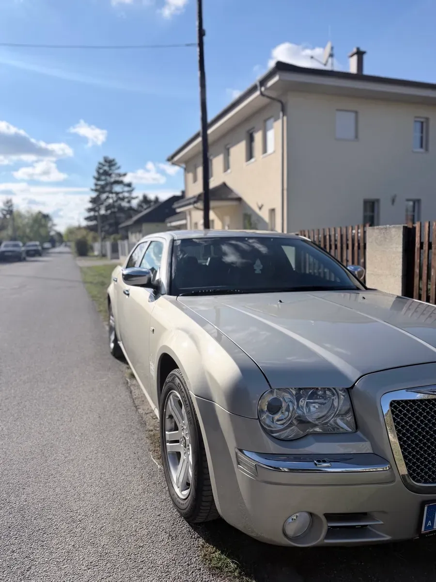 Chrysler 300 C 2007 photo 2