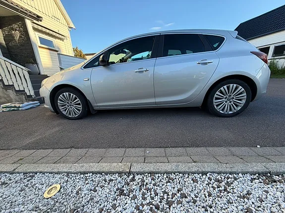 Opel Astra 2014 photo 5