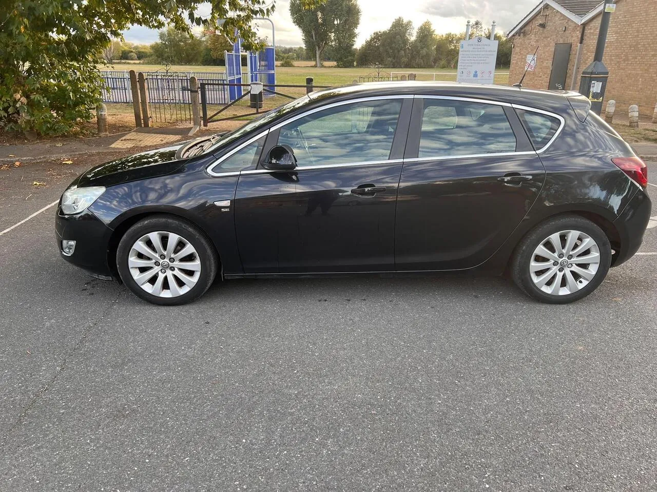 Vauxhall Astra 2011 photo 4