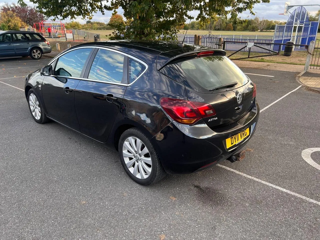 Vauxhall Astra 2011 photo 3