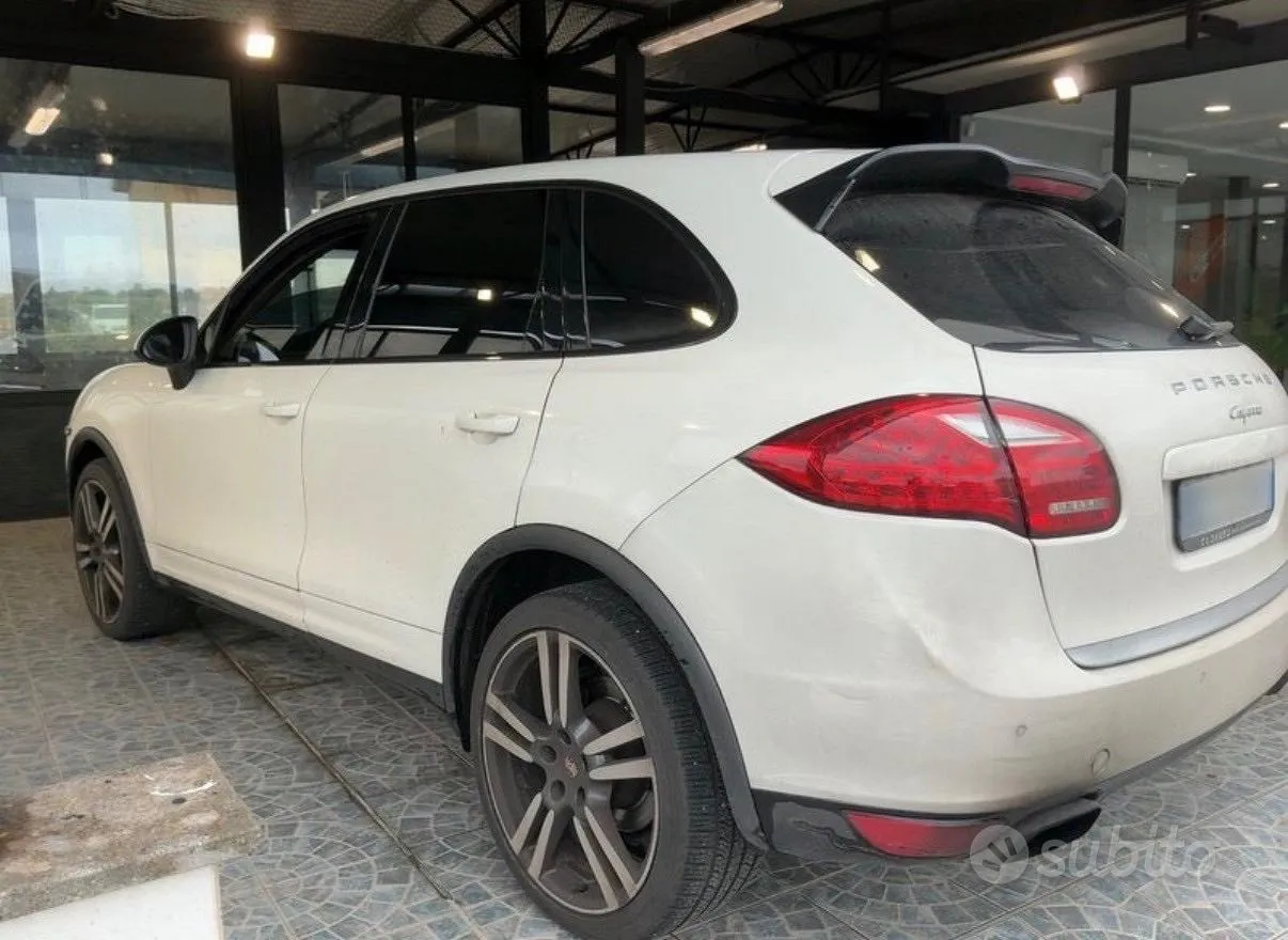 Porsche Cayenne 2011 photo 4