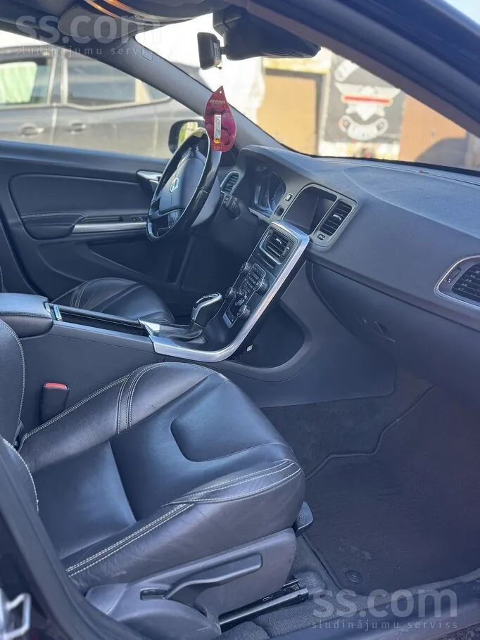 Volvo V60 2015 photo 4