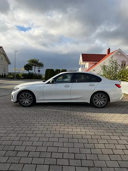 BMW 330E 2021 photo 2