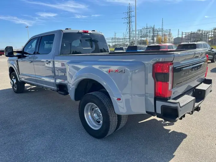 Ford F-350 Super Duty 2025 photo 4