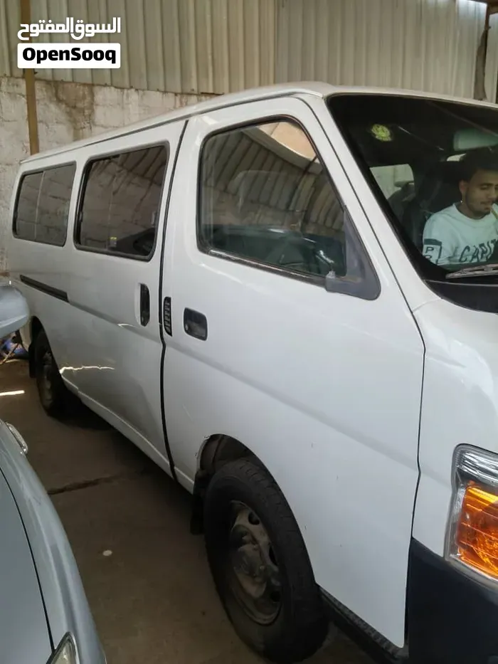 Nissan Oruvan 2008 photo 2