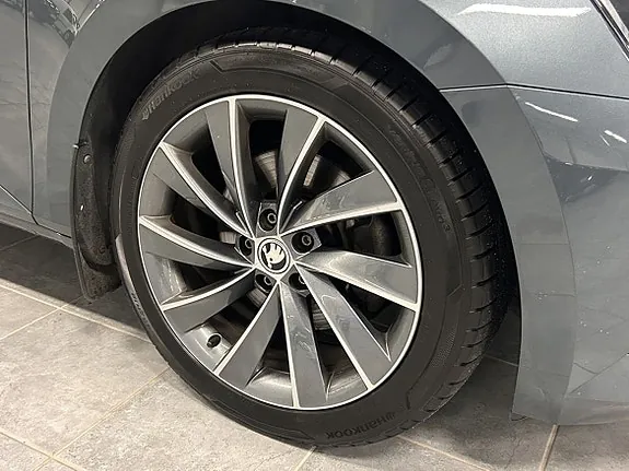 Skoda Superb 2019 photo 3
