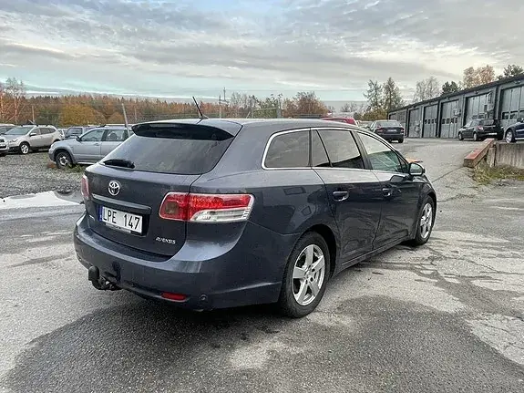 Toyota Avensis 2011 photo 3