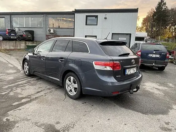 Toyota Avensis 2011 photo 4