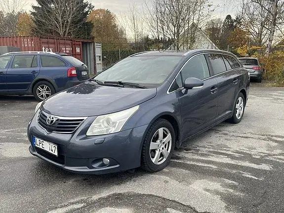 Toyota Avensis 2011 photo 2