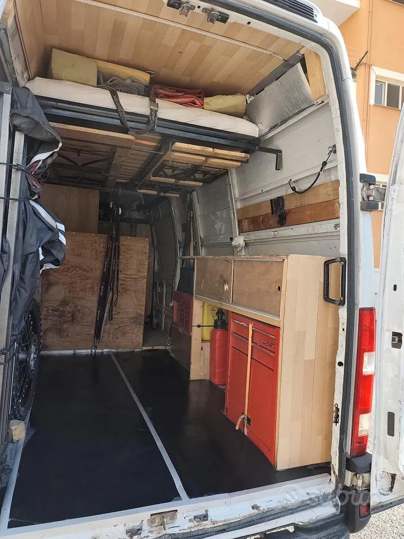 Iveco Daily 2010 photo 4