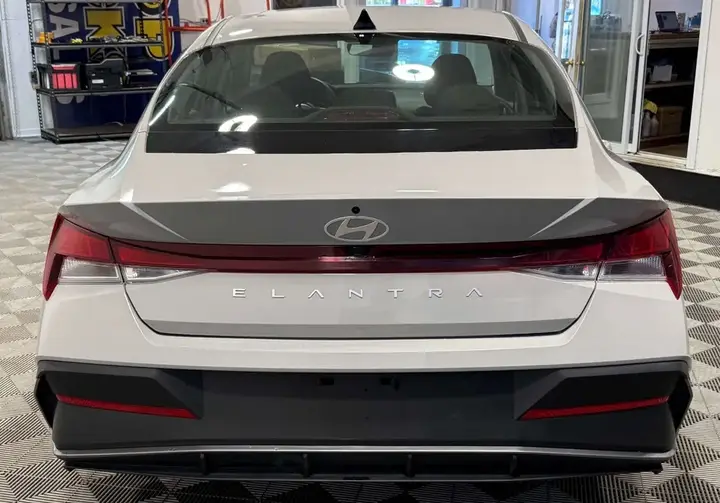 Hyundai Elantra 2025 photo 4