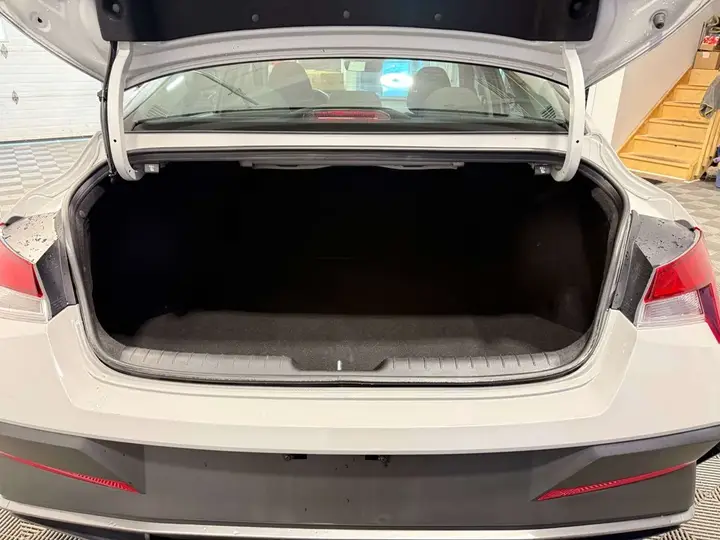 Hyundai Elantra 2025 photo 5