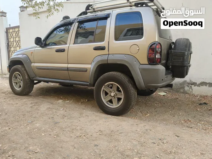 Jeep Cherokee 2005 photo 3