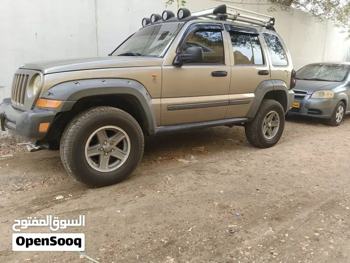Jeep Cherokee 2005 photo 2
