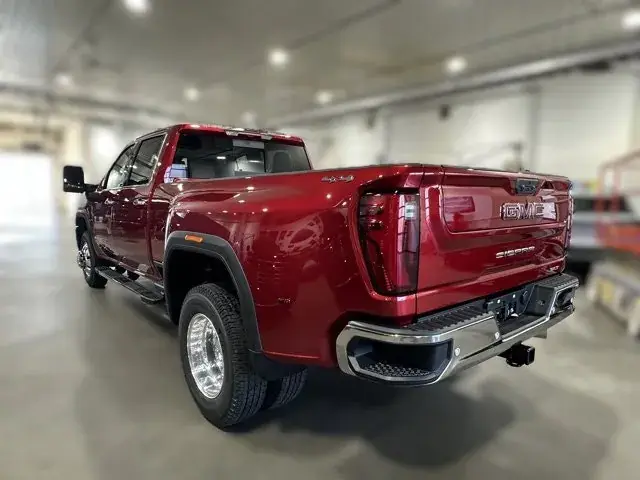 GMC Sierra 3500Hd 2026 photo 3