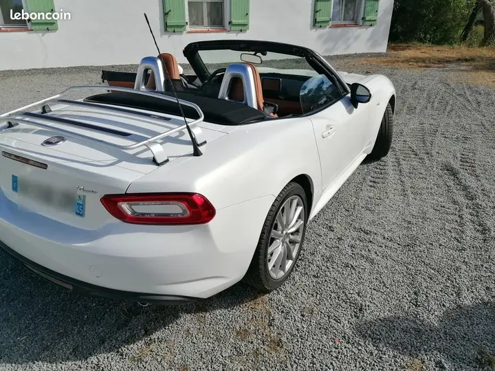 Fiat 124 Spider 2018 photo 2