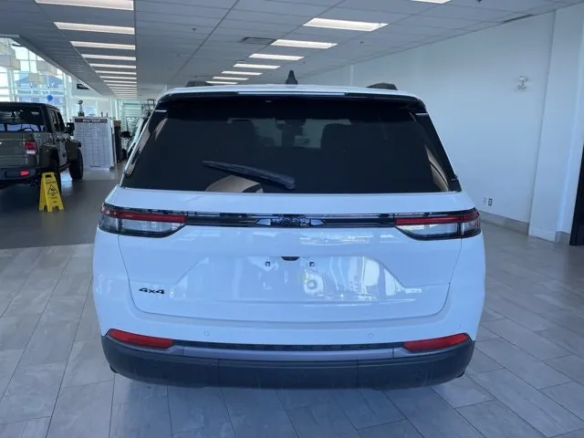 Jeep Grand Cherokee 2026 photo 4