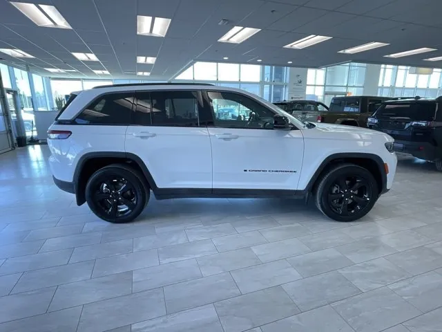 Jeep Grand Cherokee 2026 photo 5