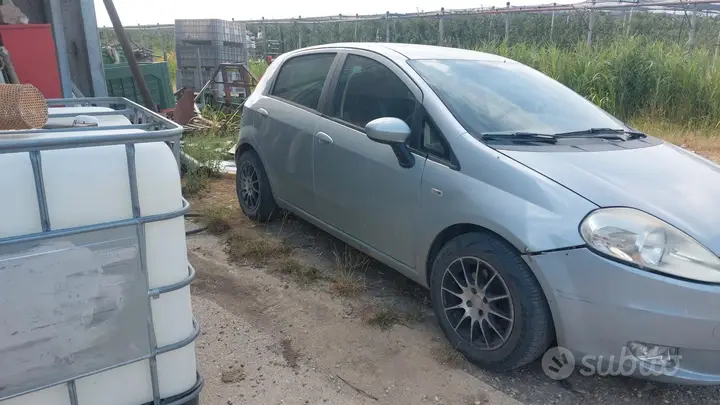 Fiat Grande Punto 2006 photo 2