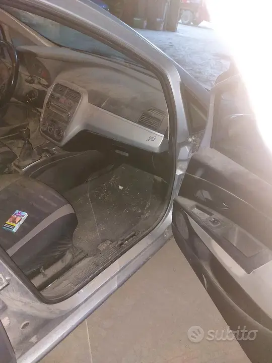 Fiat Grande Punto 2006 photo 3