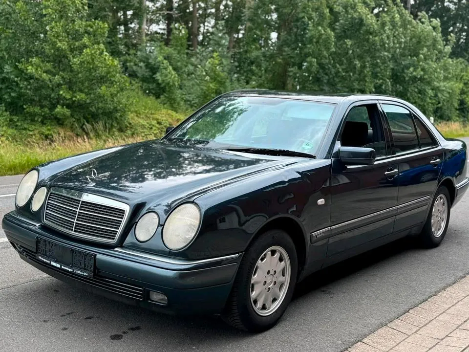 Mercedes-Benz E 240