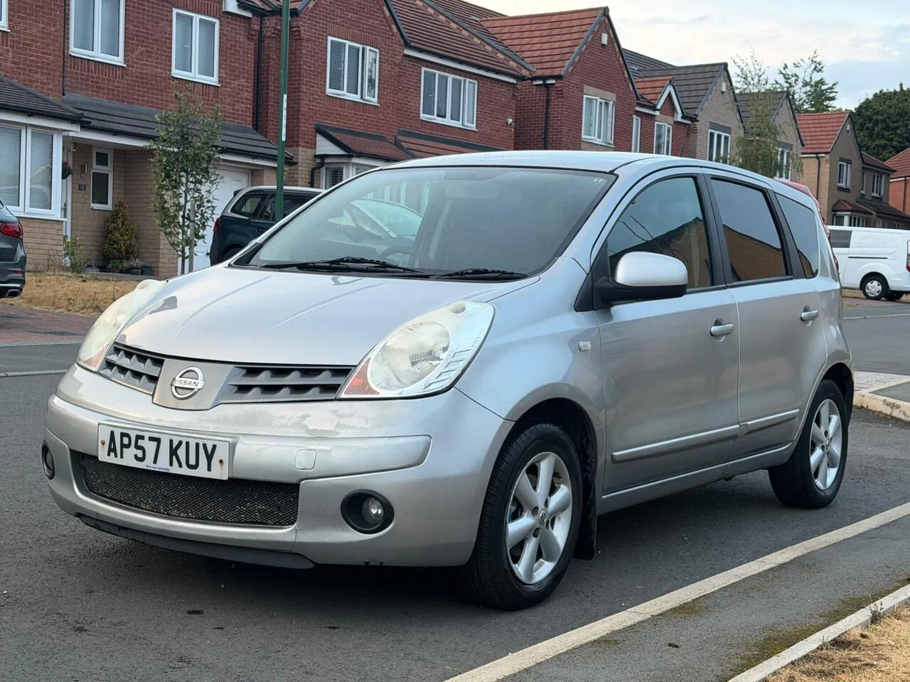 Nissan Note 2007 photo 2