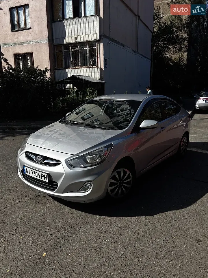 Hyundai Accent 2012 photo 2