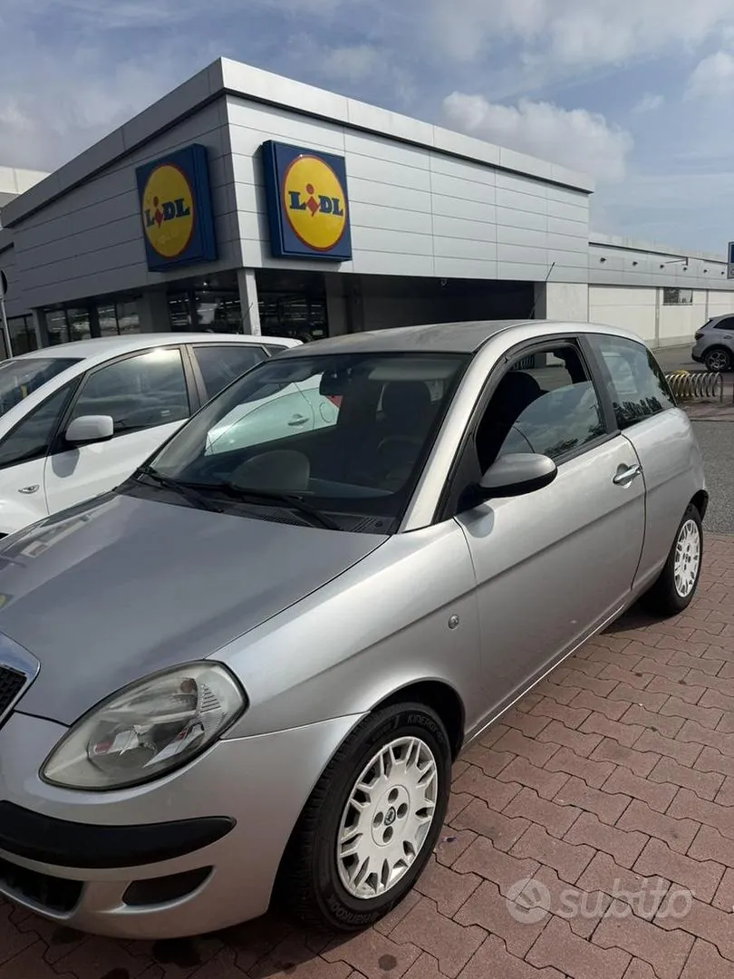 Lancia Ypsilon
