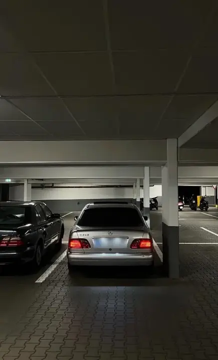Mercedes-Benz E 240