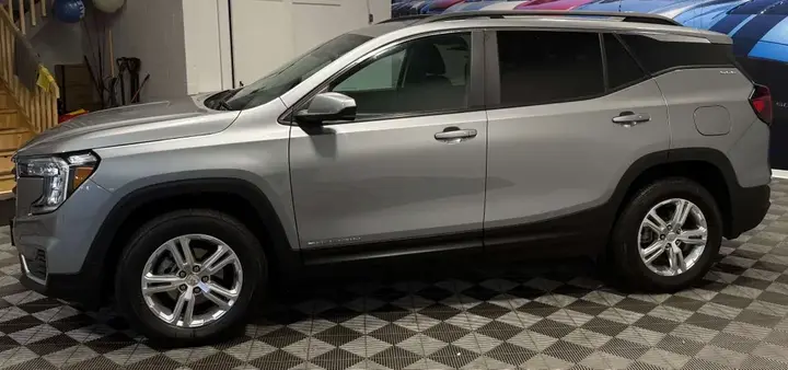 GMC Terrain 2024 photo 2