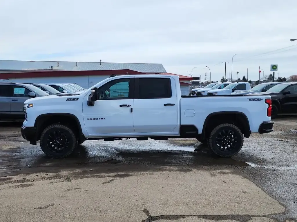 Chevrolet Silverado 3500 2026 photo 3