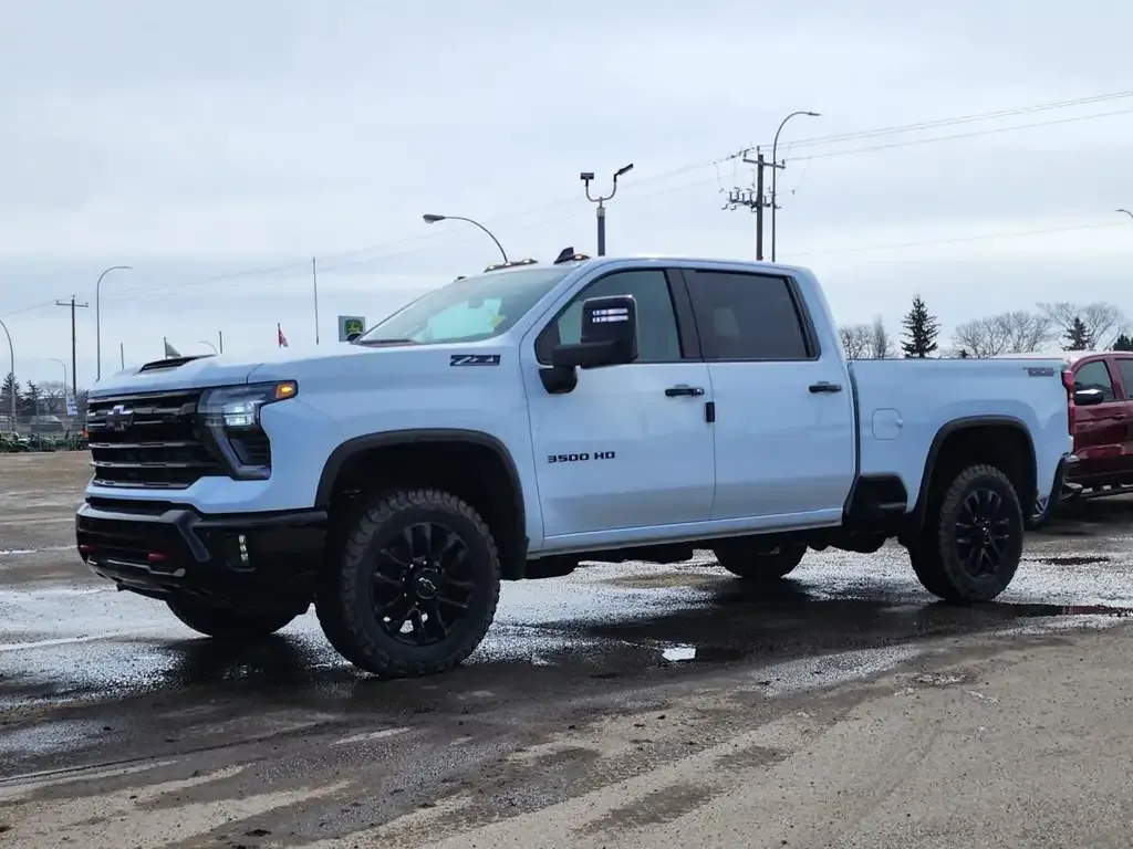 Chevrolet Silverado 3500 2026 photo 2