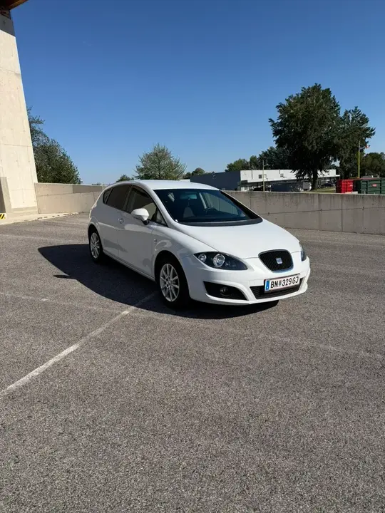 Seat Leon 2012 photo 2