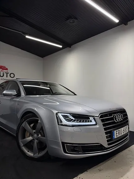Audi A8 2014 photo 4